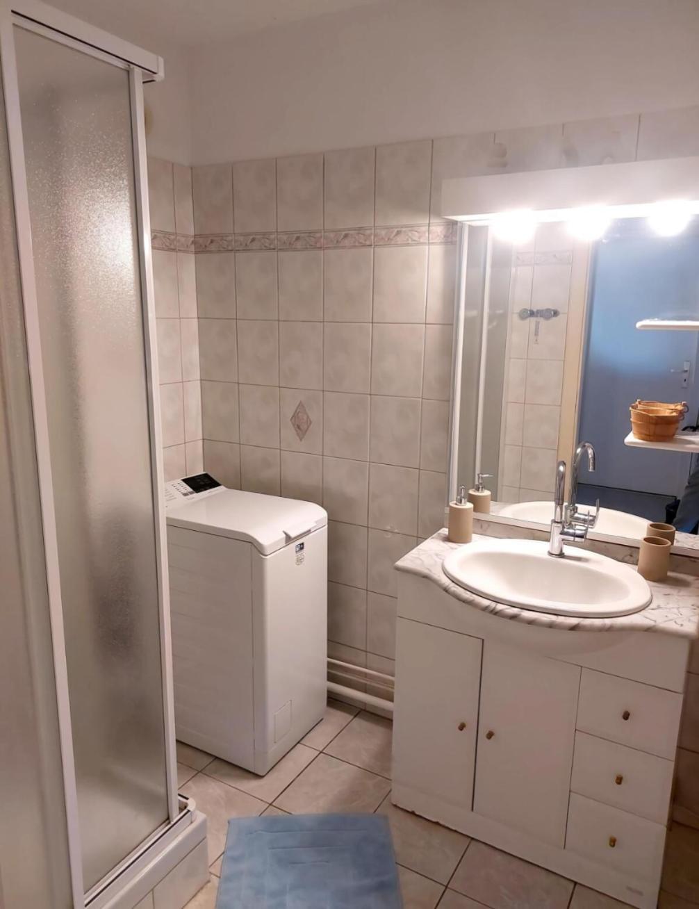 Joli Proche Gare Apartment *